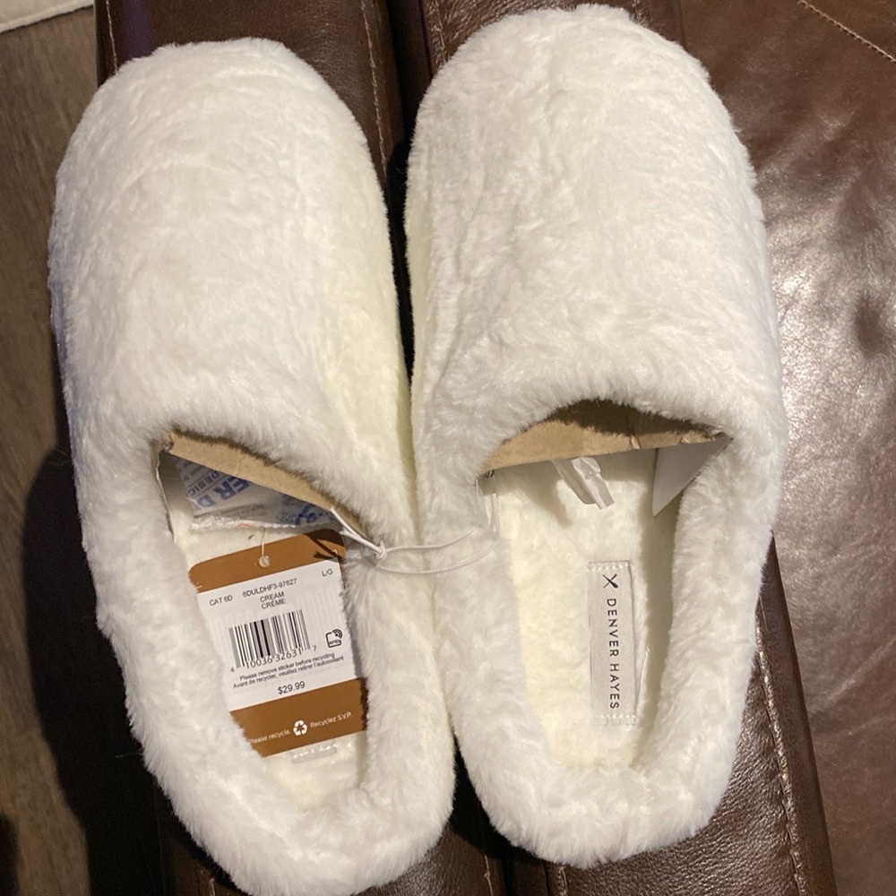 102.  Denver Hayes Cream Slippers Size Large NWT